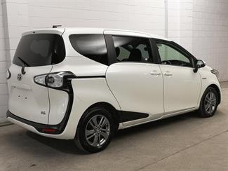 2017 Toyota Sienta - Thumbnail