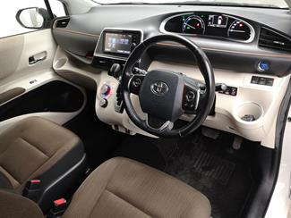 2017 Toyota Sienta - Thumbnail