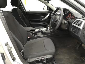 2012 BMW 320i - Thumbnail