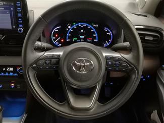 2020 Toyota Yaris - Thumbnail