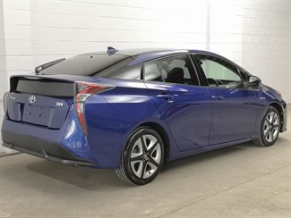 2016 Toyota Prius - Thumbnail
