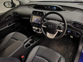 2016 Toyota Prius - Thumbnail