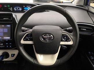 2016 Toyota Prius - Thumbnail